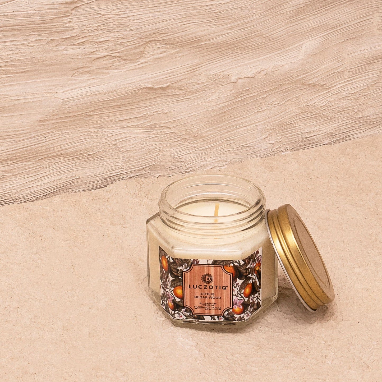 LUCZOTIQ CITRUS CEDAR WOOD PREMIUM FRAGRANCE CANDLE Pulpvéda